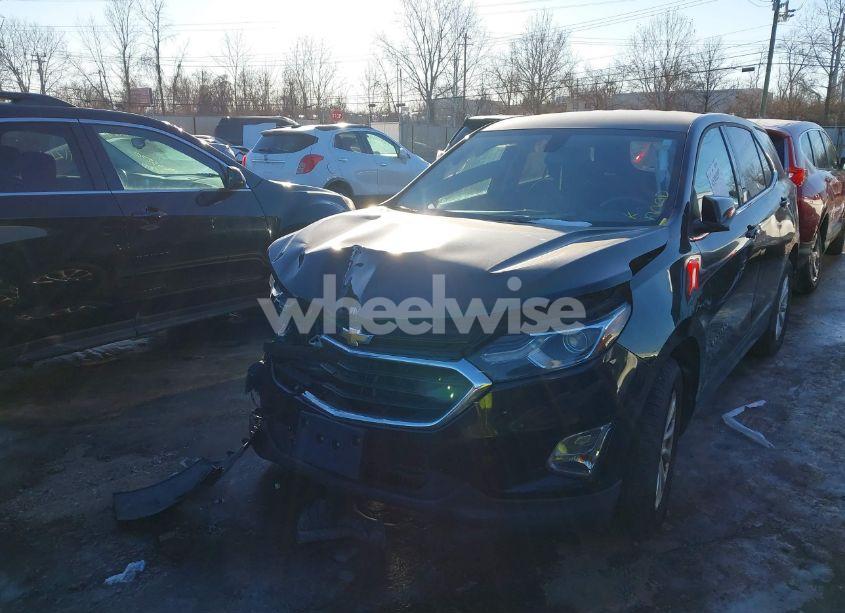 Photo 2 of 2018 Chevrolet Equinox LT (VIN 2GNAXSEV5J6277839)