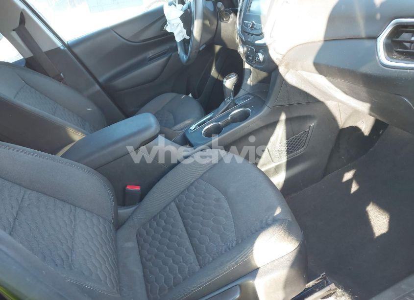 Photo 5 of 2018 Chevrolet Equinox LT (VIN 2GNAXSEV5J6277839)