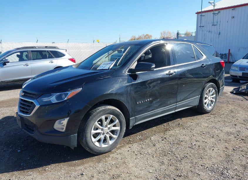 Photo 2 of 2018 Chevrolet Equinox LT (VIN 2GNAXSEV5J6296617)