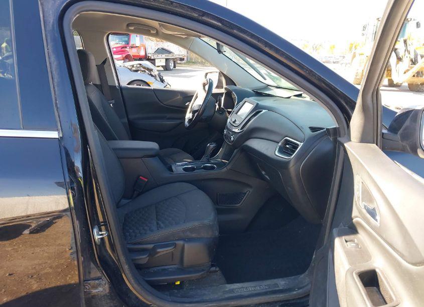Photo 5 of 2018 Chevrolet Equinox LT (VIN 2GNAXSEV5J6296617)