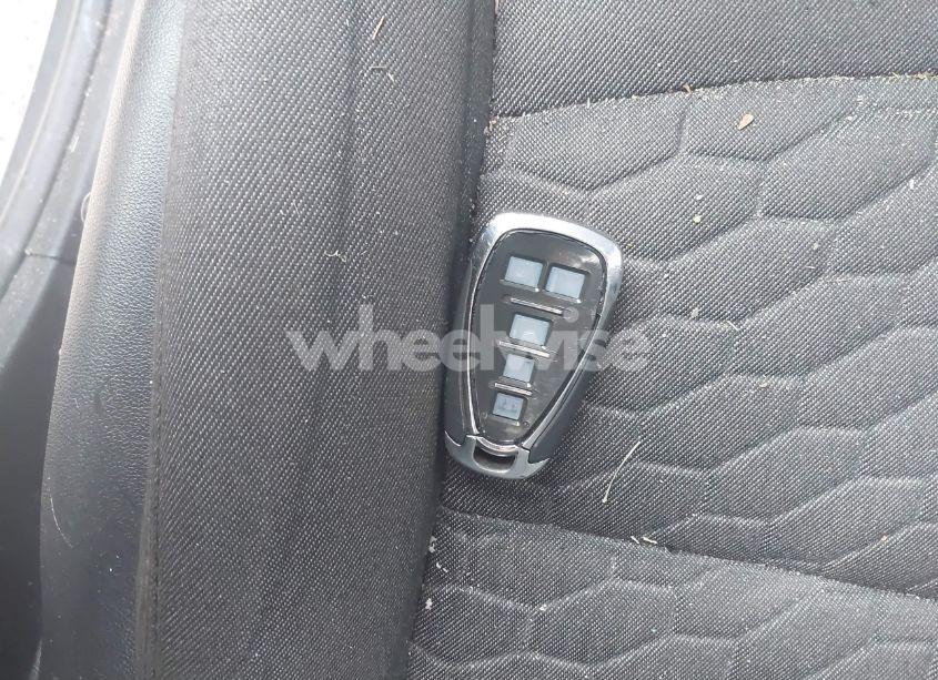 Photo 11 of 2018 Chevrolet Equinox LT (VIN 2GNAXSEV5J6298285)