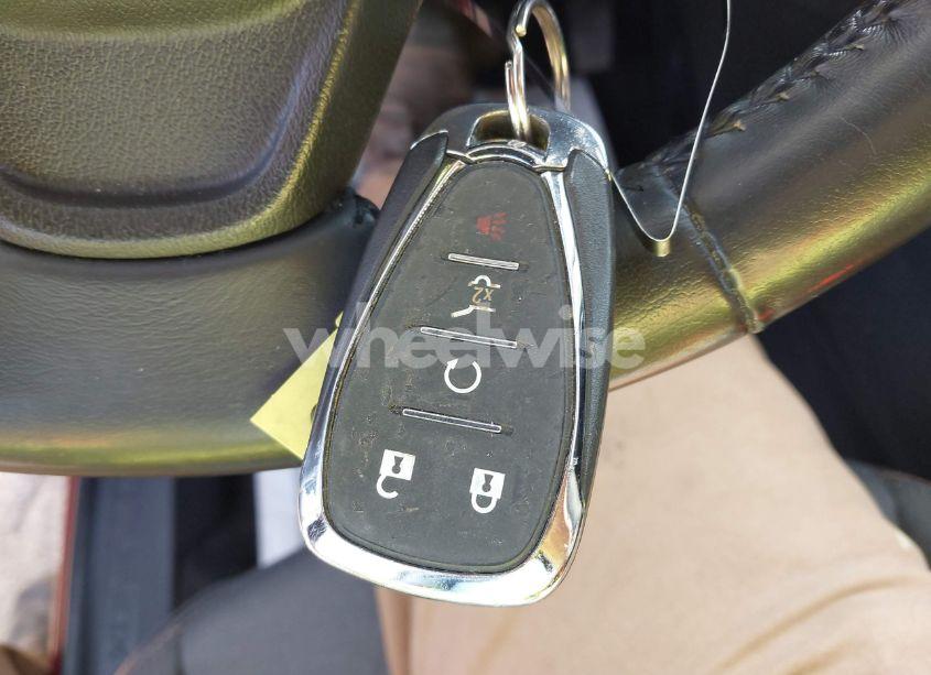 Photo 11 of 2018 Chevrolet Equinox LT (VIN 2GNAXSEV5J6330250)