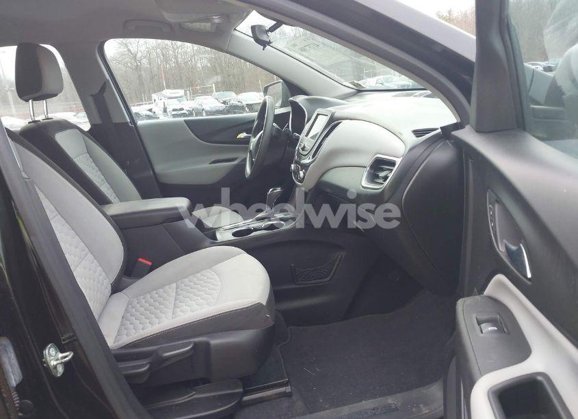 Photo 5 of 2019 Chevrolet Equinox LS (VIN 2GNAXSEV5K6110527)