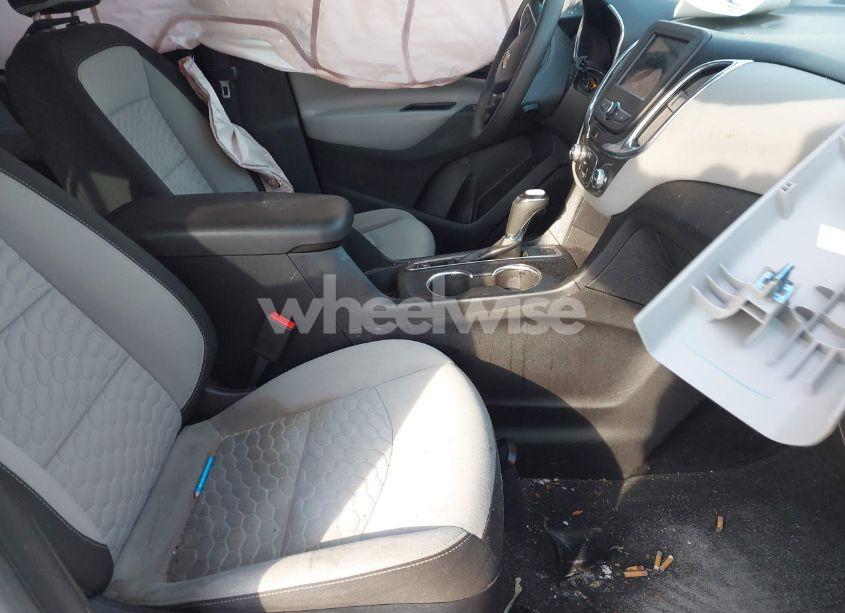 Photo 5 of 2019 Chevrolet Equinox LS (VIN 2GNAXSEV5K6161848)
