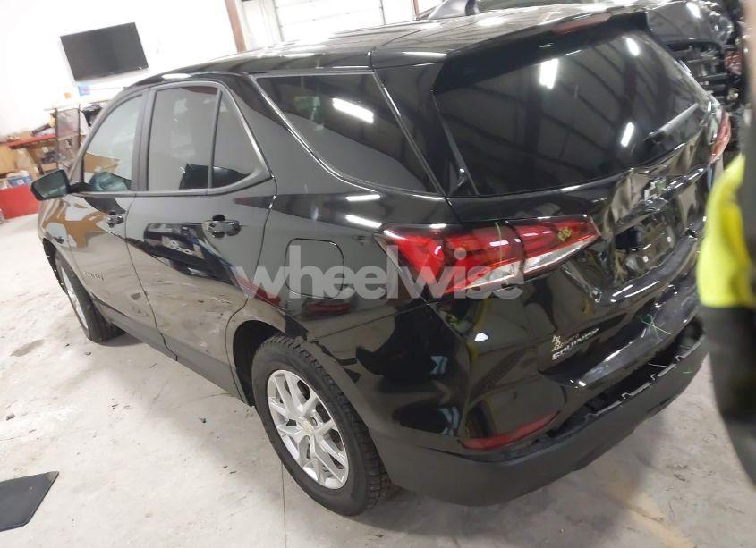 Photo 3 of 2022 Chevrolet Equinox AWD LS (VIN 2GNAXSEV5N6100858)