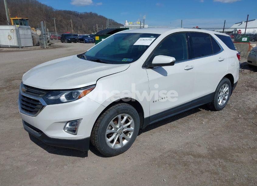 Photo 2 of 2018 Chevrolet Equinox LT (VIN 2GNAXSEV6J6170993)