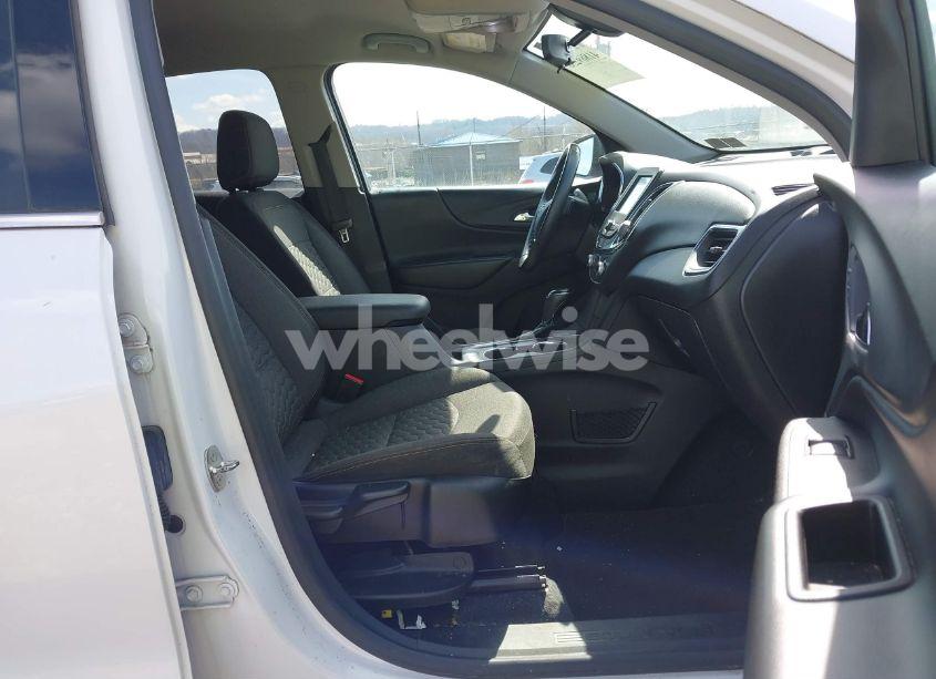 Photo 5 of 2018 Chevrolet Equinox LT (VIN 2GNAXSEV6J6170993)