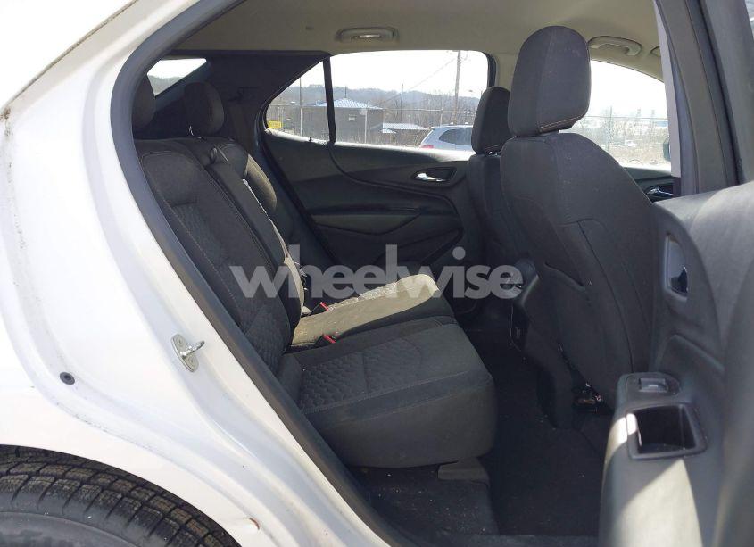 Photo 8 of 2018 Chevrolet Equinox LT (VIN 2GNAXSEV6J6170993)