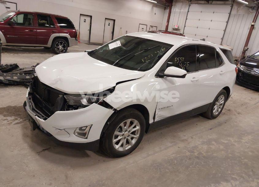 Photo 2 of 2018 Chevrolet Equinox LT (VIN 2GNAXSEV6J6257504)