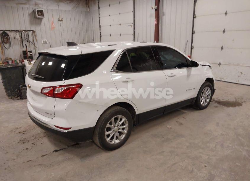 Photo 4 of 2018 Chevrolet Equinox LT (VIN 2GNAXSEV6J6257504)