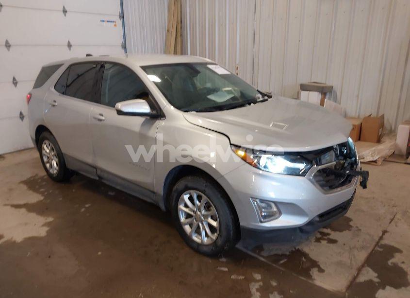 2018 Chevrolet Equinox LT (VIN 2GNAXSEV6J6277669) main photo