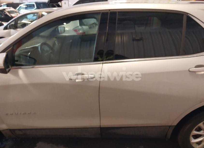 Photo 14 of 2018 Chevrolet Equinox LT (VIN 2GNAXSEV6J6277669)