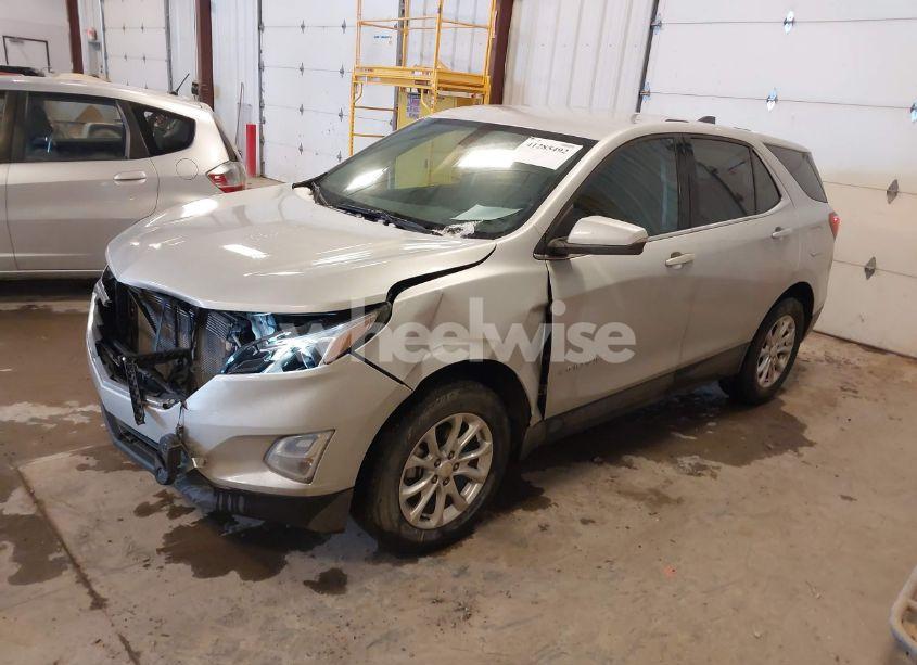 Photo 2 of 2018 Chevrolet Equinox LT (VIN 2GNAXSEV6J6277669)