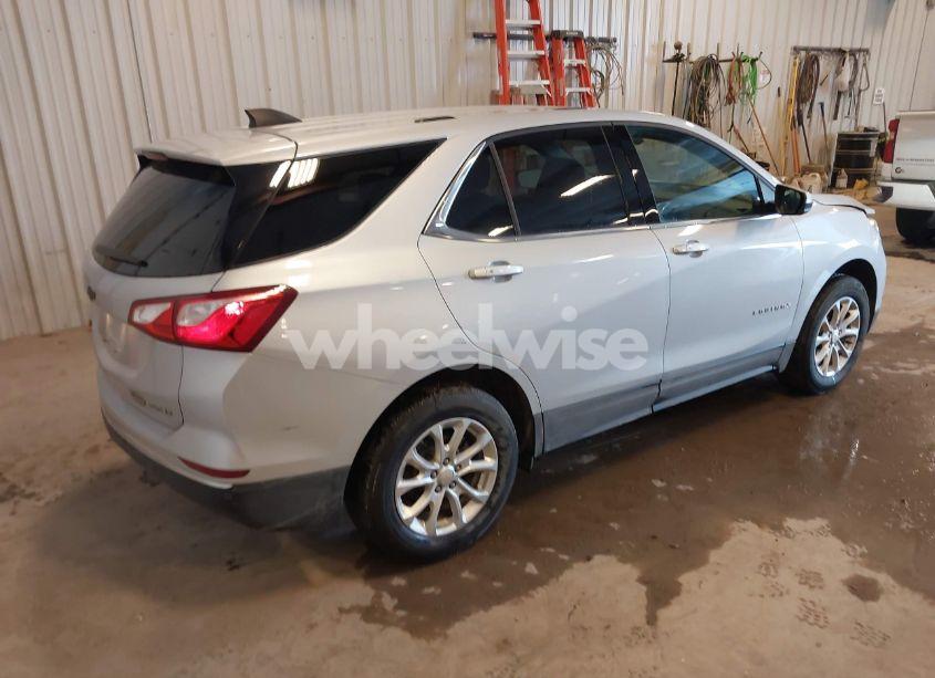 Photo 4 of 2018 Chevrolet Equinox LT (VIN 2GNAXSEV6J6277669)