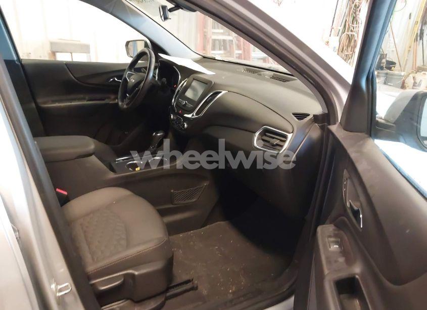 Photo 5 of 2018 Chevrolet Equinox LT (VIN 2GNAXSEV6J6277669)