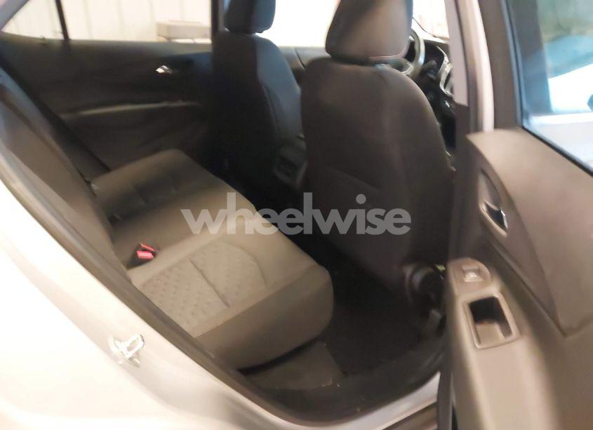 Photo 8 of 2018 Chevrolet Equinox LT (VIN 2GNAXSEV6J6277669)