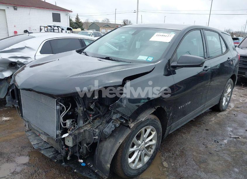 Photo 2 of 2019 Chevrolet Equinox LS (VIN 2GNAXSEV6K6215271)