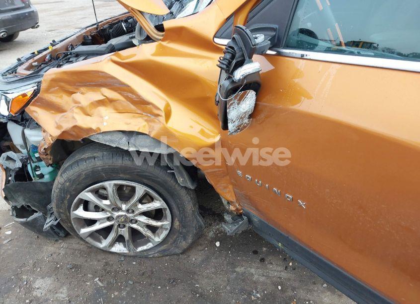 Photo 6 of 2018 Chevrolet Equinox LT (VIN 2GNAXSEV7J6101794)