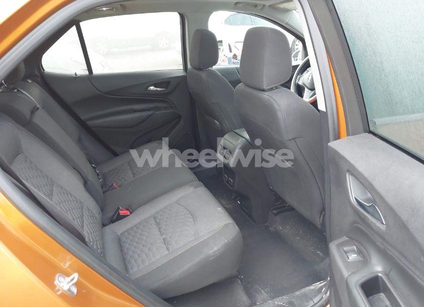 Photo 8 of 2018 Chevrolet Equinox LT (VIN 2GNAXSEV7J6101794)