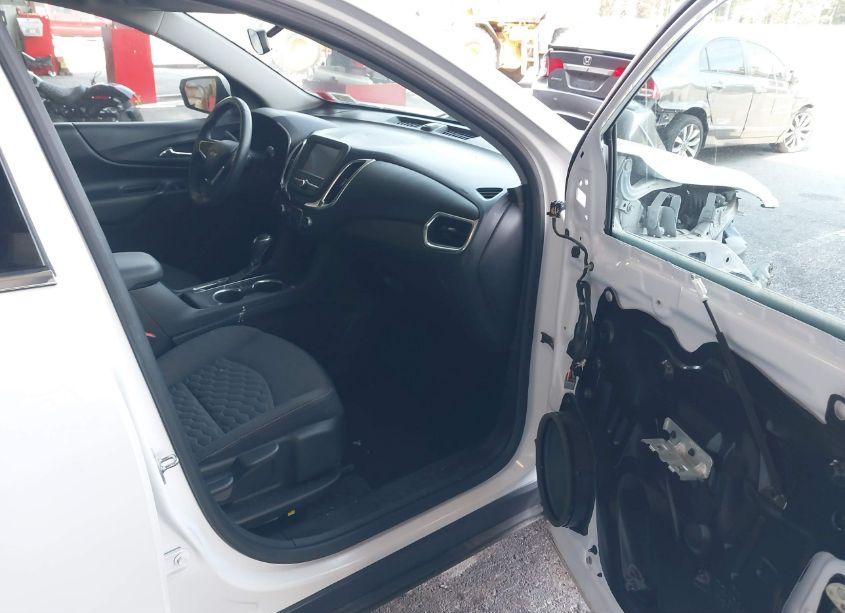 Photo 5 of 2018 Chevrolet Equinox LT (VIN 2GNAXSEV7J6108891)