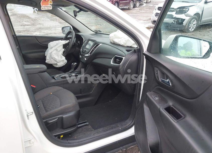 Photo 5 of 2018 Chevrolet Equinox LT (VIN 2GNAXSEV7J6159467)