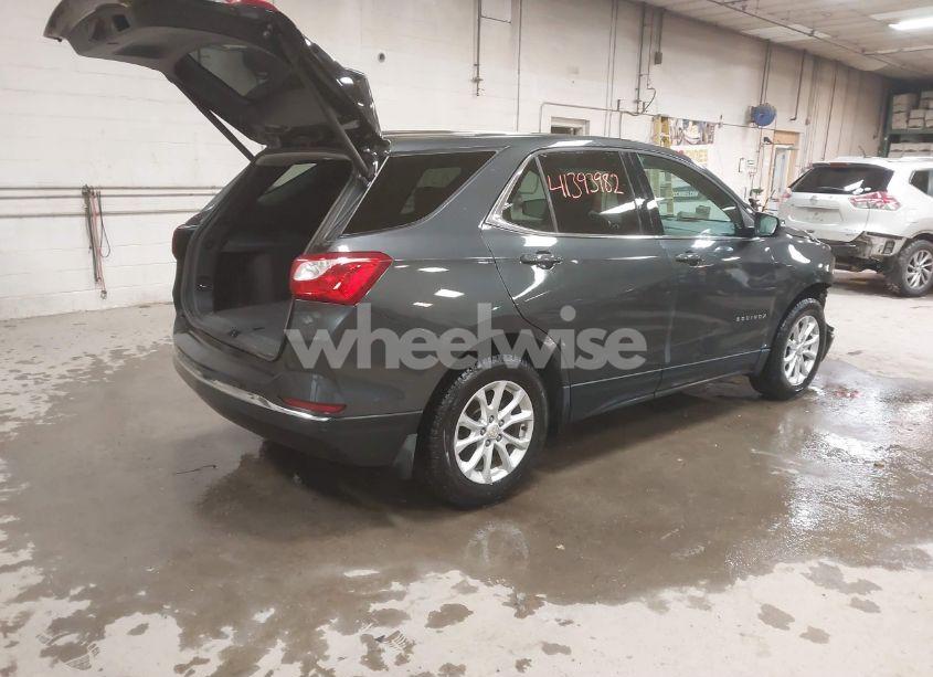 Photo 4 of 2018 Chevrolet Equinox LT (VIN 2GNAXSEV7J6201796)