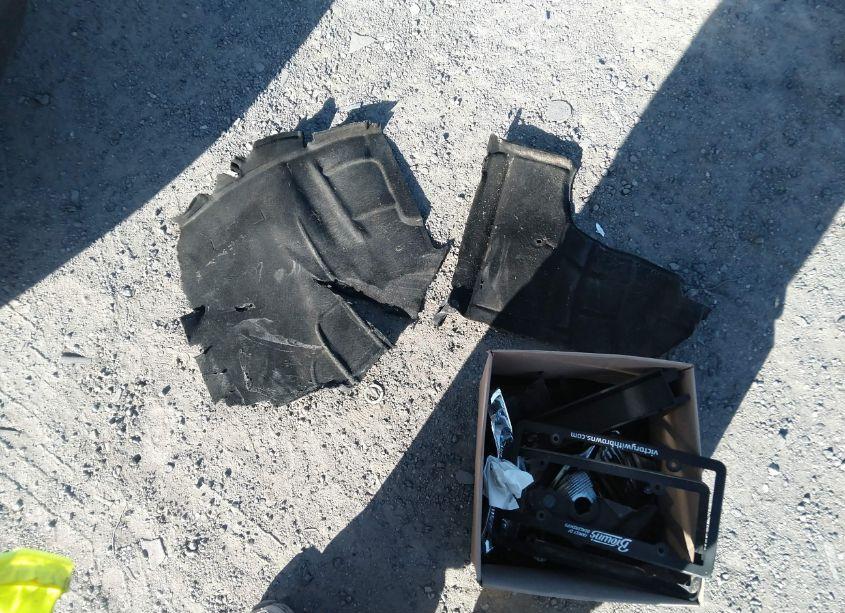 Photo 12 of 2018 Chevrolet Equinox LT (VIN 2GNAXSEV7J6245586)