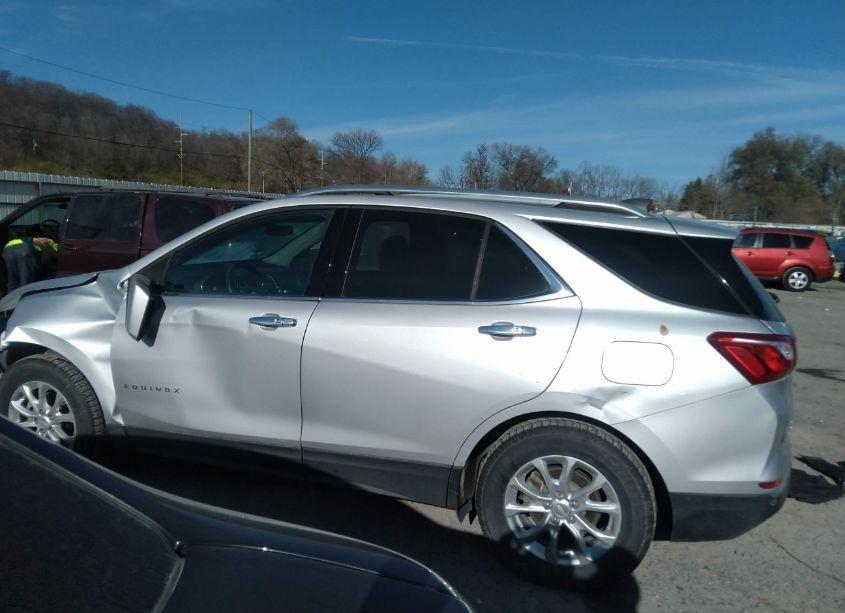 Photo 15 of 2018 Chevrolet Equinox LT (VIN 2GNAXSEV7J6245586)