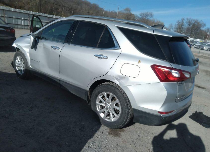 Photo 3 of 2018 Chevrolet Equinox LT (VIN 2GNAXSEV7J6245586)