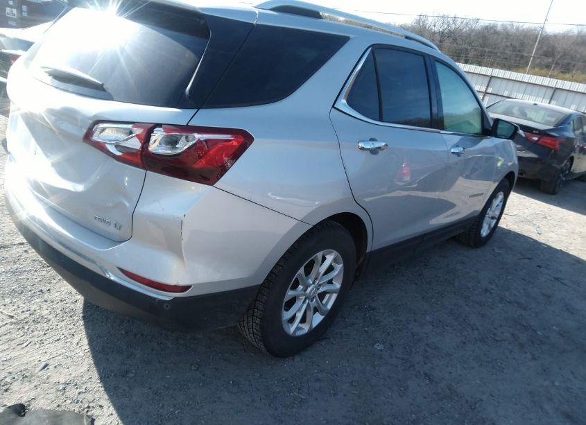 Photo 4 of 2018 Chevrolet Equinox LT (VIN 2GNAXSEV7J6245586)