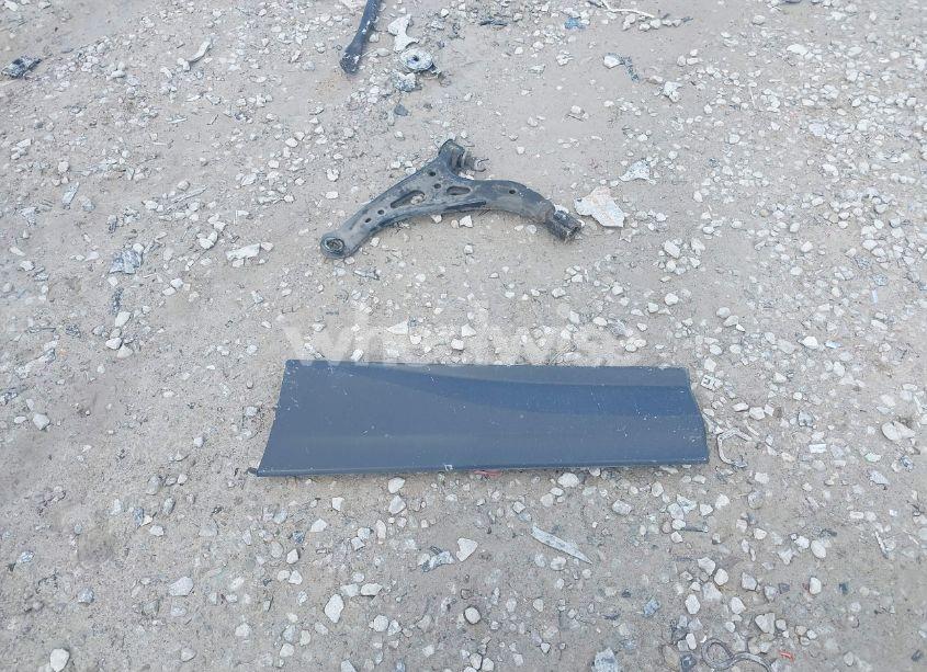 Photo 12 of 2018 Chevrolet Equinox LT (VIN 2GNAXSEV7J6259780)