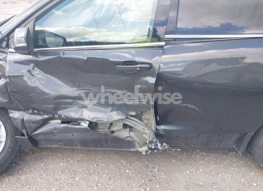 Photo 15 of 2018 Chevrolet Equinox LT (VIN 2GNAXSEV7J6259780)