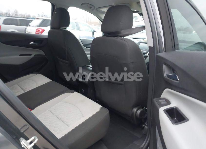 Photo 8 of 2018 Chevrolet Equinox LT (VIN 2GNAXSEV7J6277258)