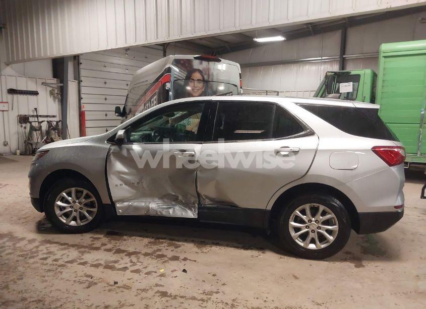 Photo 13 of 2018 Chevrolet Equinox LT (VIN 2GNAXSEV7J6332677)