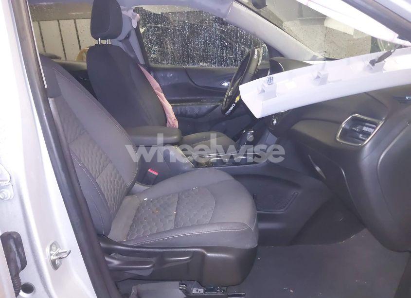 Photo 5 of 2018 Chevrolet Equinox LT (VIN 2GNAXSEV7J6332677)