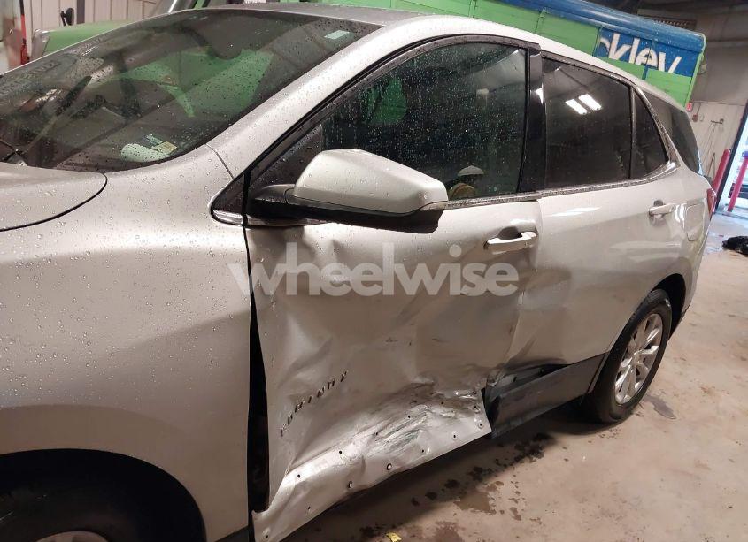 Photo 6 of 2018 Chevrolet Equinox LT (VIN 2GNAXSEV7J6332677)