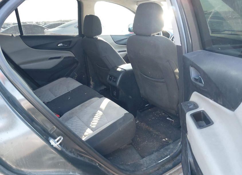 Photo 8 of 2019 Chevrolet Equinox LS (VIN 2GNAXSEV7K6268786)