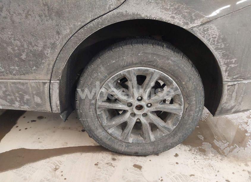 Photo 12 of 2018 Chevrolet Equinox LT (VIN 2GNAXSEV8J6136585)