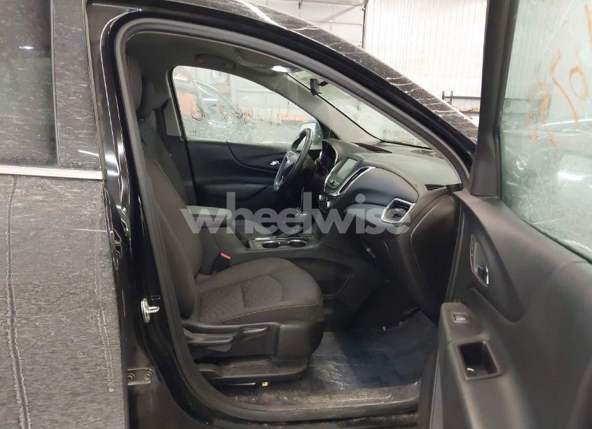 Photo 5 of 2018 Chevrolet Equinox LT (VIN 2GNAXSEV8J6136585)