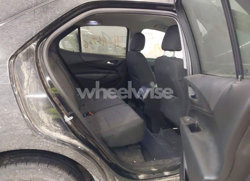 Photo 8 of 2018 Chevrolet Equinox LT (VIN 2GNAXSEV8J6136585)