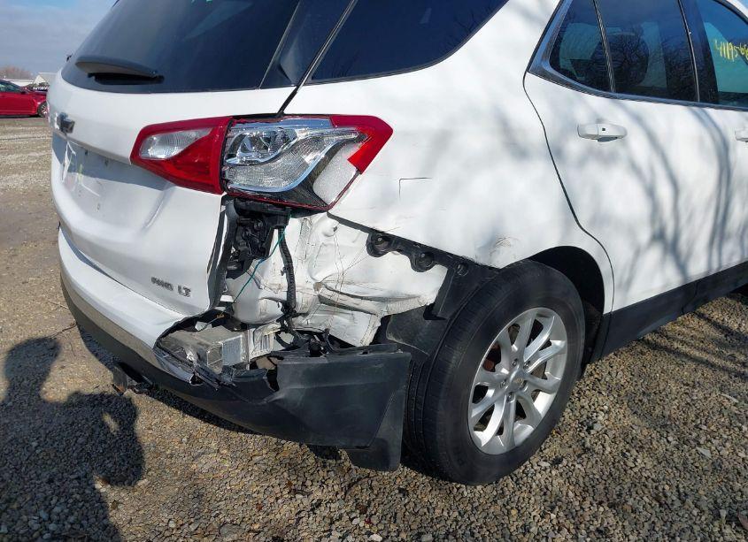 Photo 6 of 2018 Chevrolet Equinox LT (VIN 2GNAXSEV8J6230742)