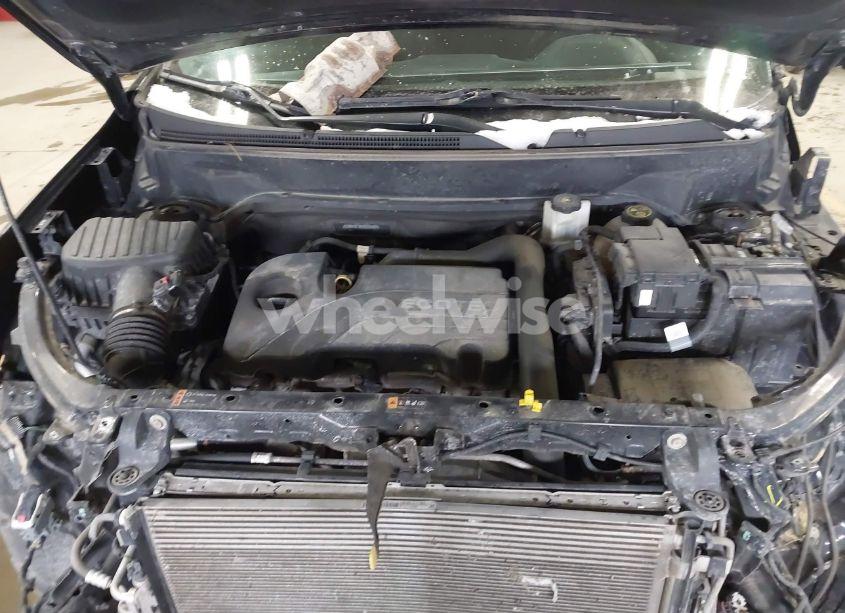 Photo 10 of 2018 Chevrolet Equinox LT (VIN 2GNAXSEV8J6235584)