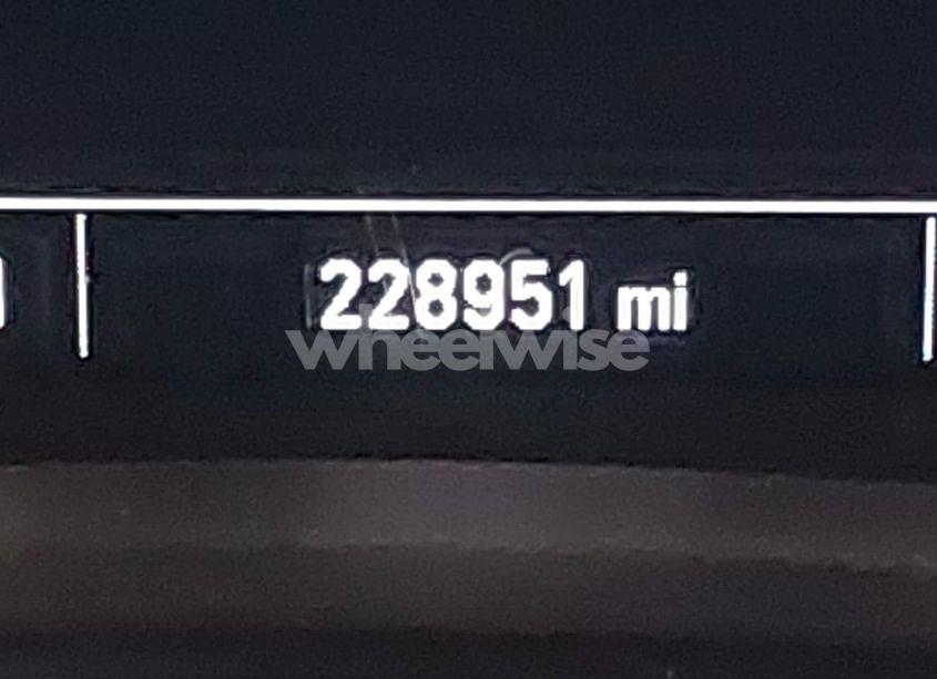 Photo 15 of 2018 Chevrolet Equinox LT (VIN 2GNAXSEV8J6235584)