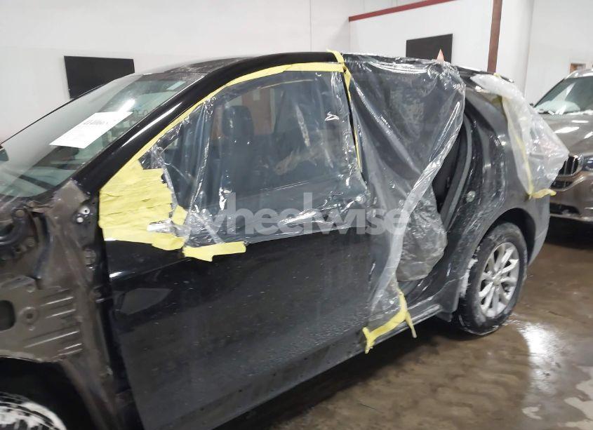 Photo 17 of 2018 Chevrolet Equinox LT (VIN 2GNAXSEV8J6235584)