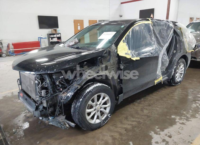 Photo 2 of 2018 Chevrolet Equinox LT (VIN 2GNAXSEV8J6235584)