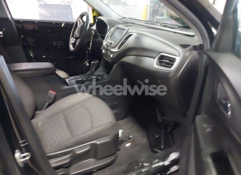 Photo 5 of 2018 Chevrolet Equinox LT (VIN 2GNAXSEV8J6235584)