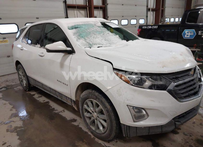 2018 Chevrolet Equinox LT (VIN 2GNAXSEV8J6252031) main photo