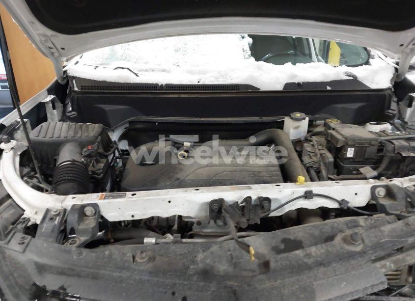 Photo 10 of 2018 Chevrolet Equinox LT (VIN 2GNAXSEV8J6252031)