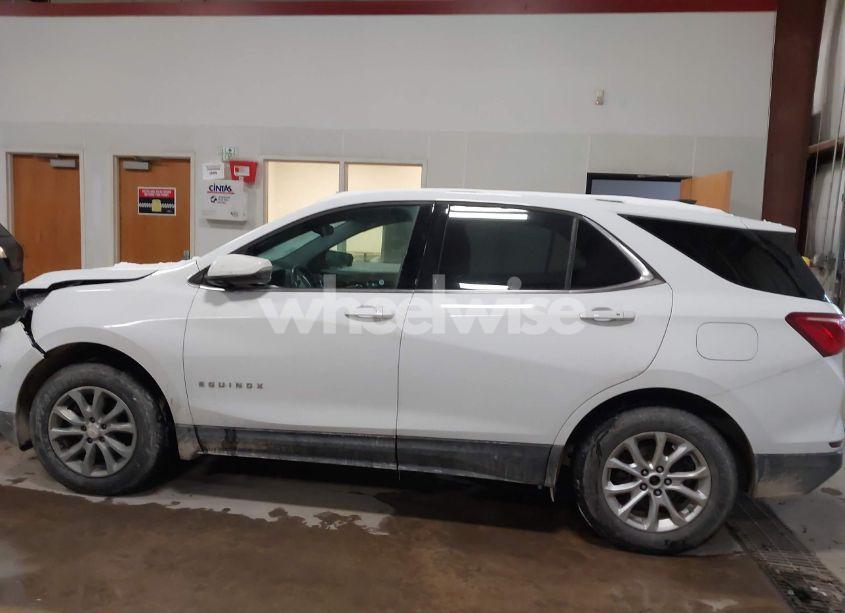 Photo 14 of 2018 Chevrolet Equinox LT (VIN 2GNAXSEV8J6252031)