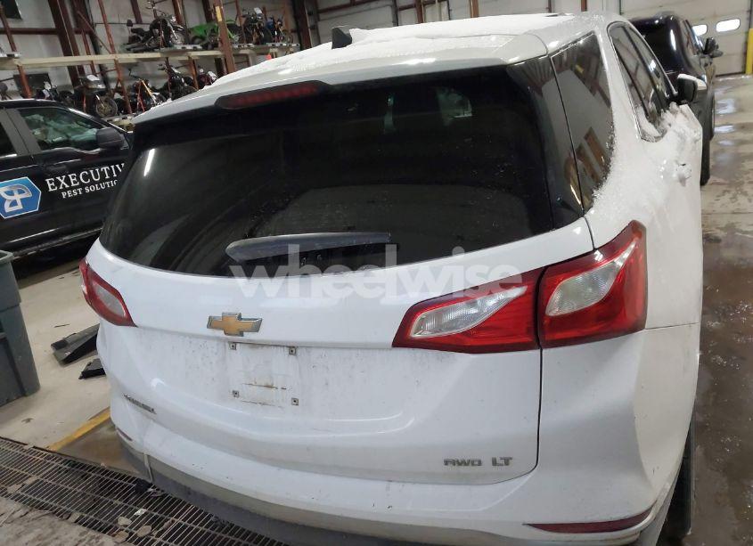 Photo 16 of 2018 Chevrolet Equinox LT (VIN 2GNAXSEV8J6252031)